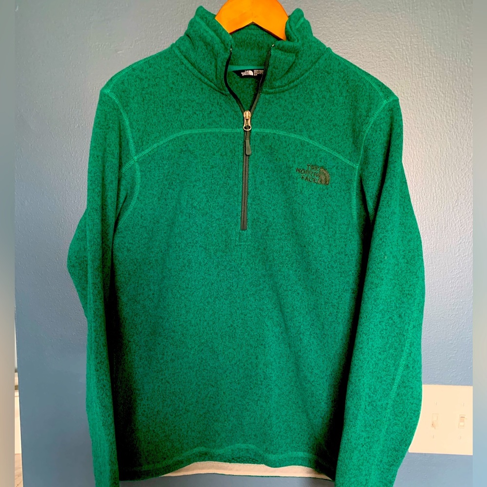 Small men’s north face 1/4 zip fleece sweater. Heather jade green in color.